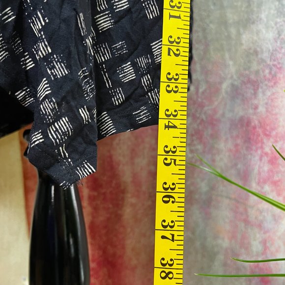 ๐Apt. 9 Asymmetrical Sleeveless long Top - Picture 5 of 12